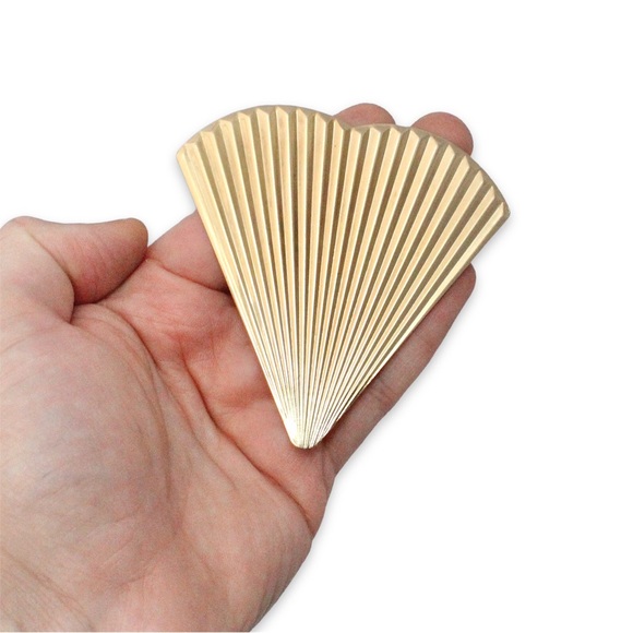 Vintage Scarf Clip Gold Tone Fan Shape Ribbed / Pleated Texture Extra Large - Picture 3 of 3